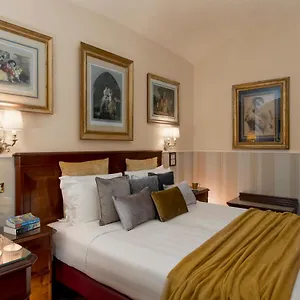 *** Hotel Des Artistes Italy